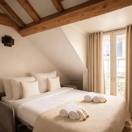 Apartment Place Des Vosges Paris