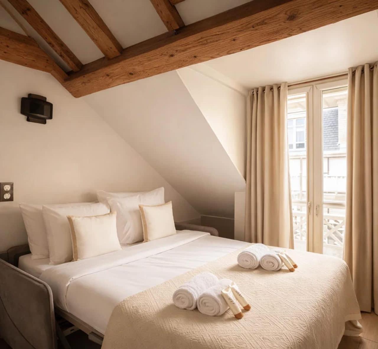 Appartamento Place Des Vosges Parigi